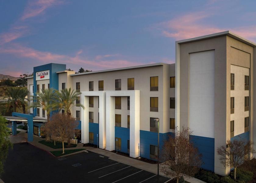 California Corona Exterior Detail