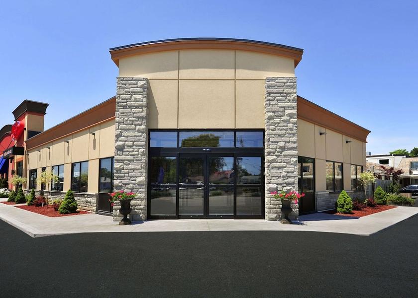 Ontario Simcoe Exterior Detail