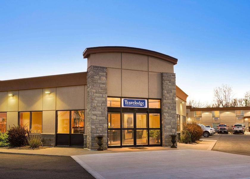 Ontario Simcoe Exterior Detail