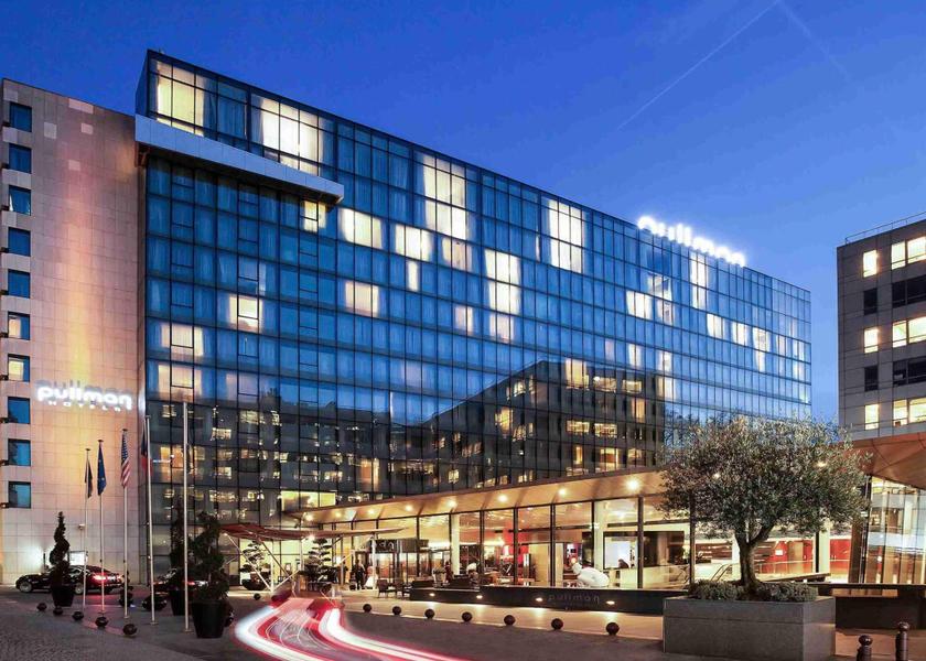 Île-de-France Paris Hotel Exterior