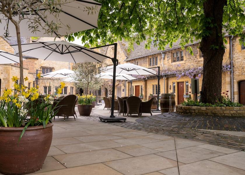 England Broadway Courtyard