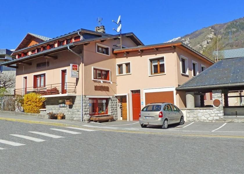 Auvergne-Rhône-Alpes Bourg-Saint-Maurice Front of property