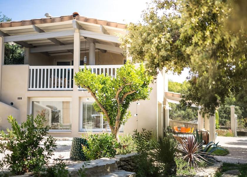 Occitanie Castillon-du-Gard Exterior Detail