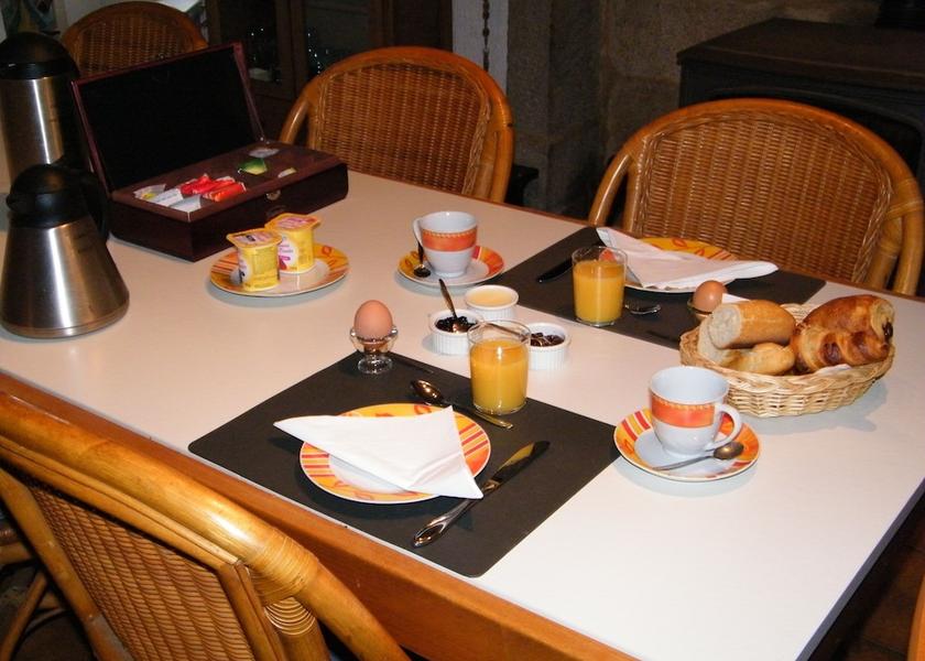 Auvergne-Rhone-Alpes Grandval In-Room Dining