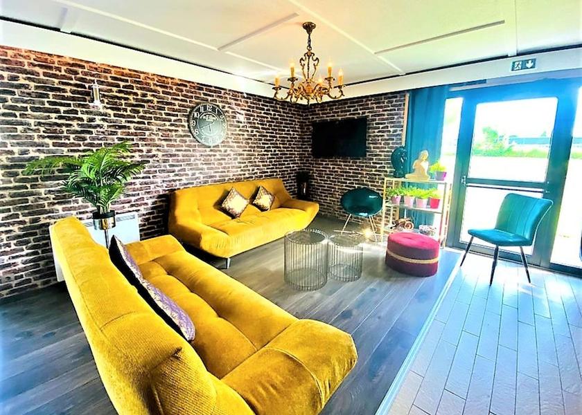 Hauts-de-France Peronne Lobby