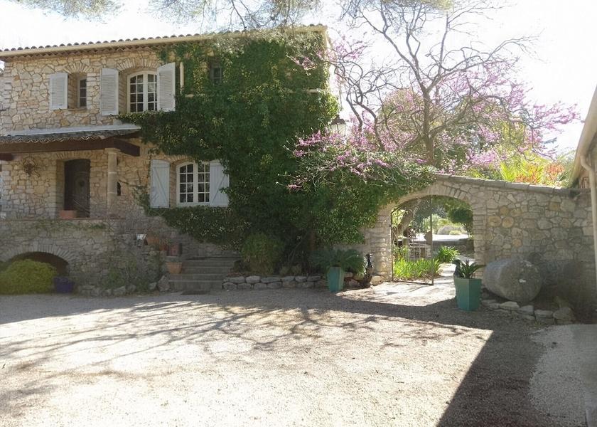 Var Taradeau Exterior Detail