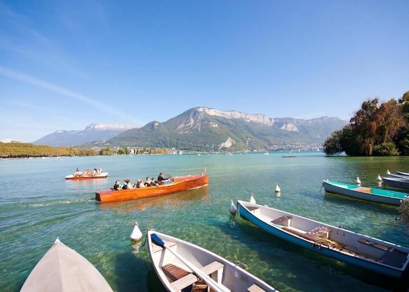 Auvergne-Rhone-Alpes Sevrier Lake