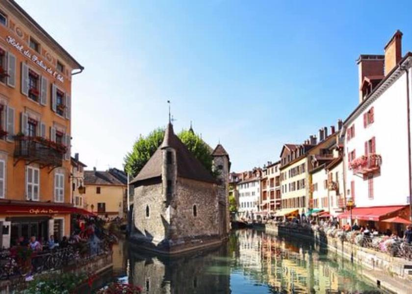 Auvergne-Rhone-Alpes Sevrier Exterior Detail