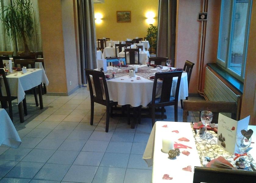 Auvergne-Rhone-Alpes Saint-Georges (Cantal) Couples Dining