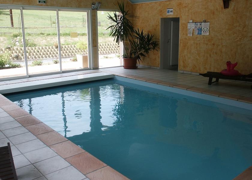 Auvergne-Rhone-Alpes Saint-Georges (Cantal) Indoor Pool