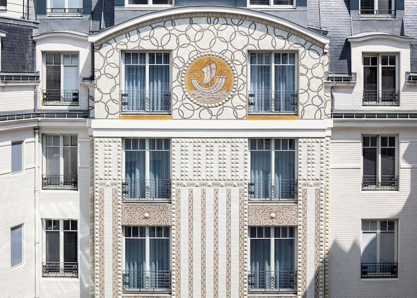 Ile-de-France Paris Exterior Detail