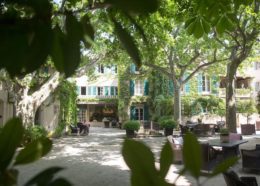Occitanie Villeneuve-les-Avignon Courtyard
