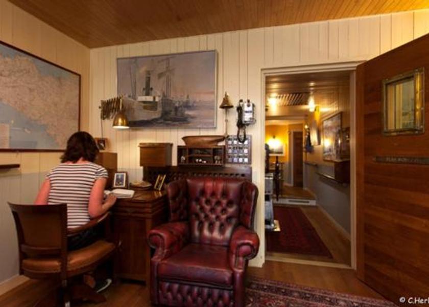 Brittany Concarneau Lobby