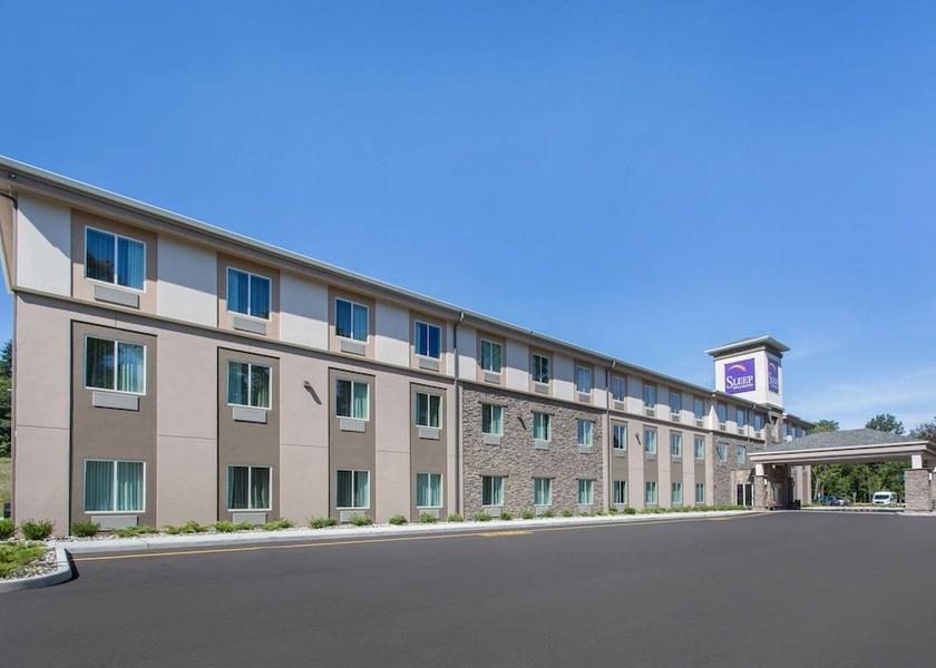 New York Monroe Exterior Detail