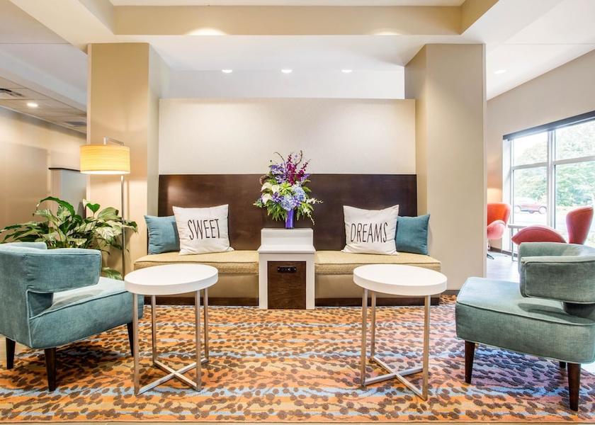 New York Monroe Lobby