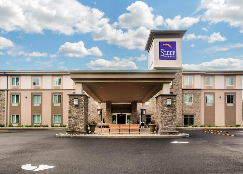 New York Monroe Exterior Detail