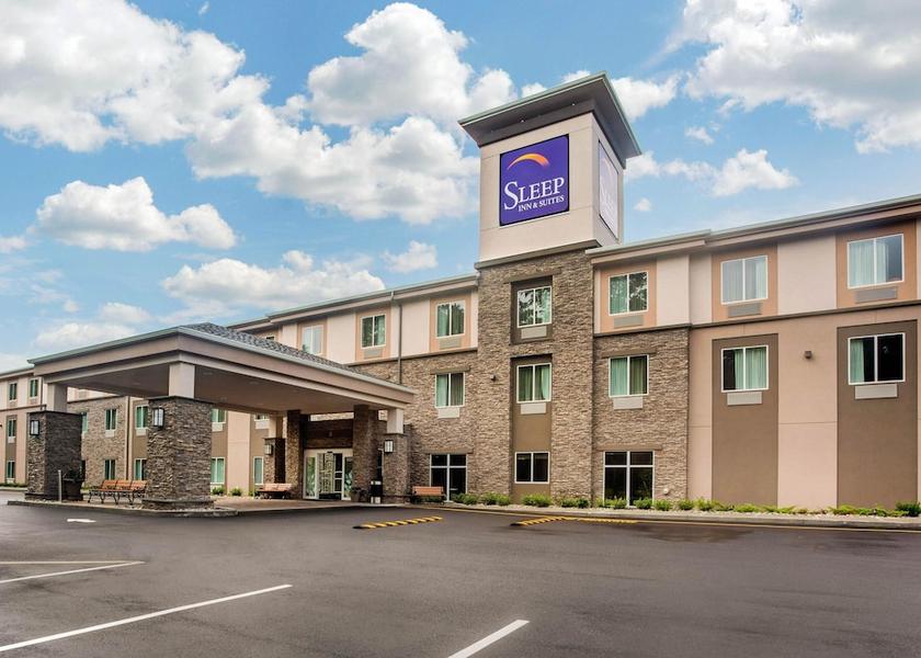 New York Monroe Exterior Detail