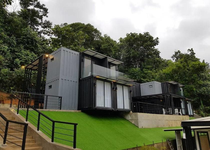 Pahang Sungai Lembing Front of property