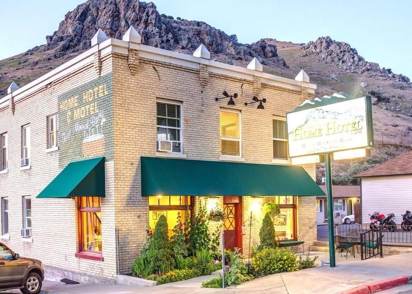 Idaho Lava Hot Springs Facade