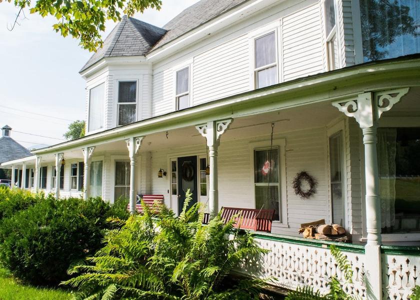 New Hampshire Bethlehem Facade