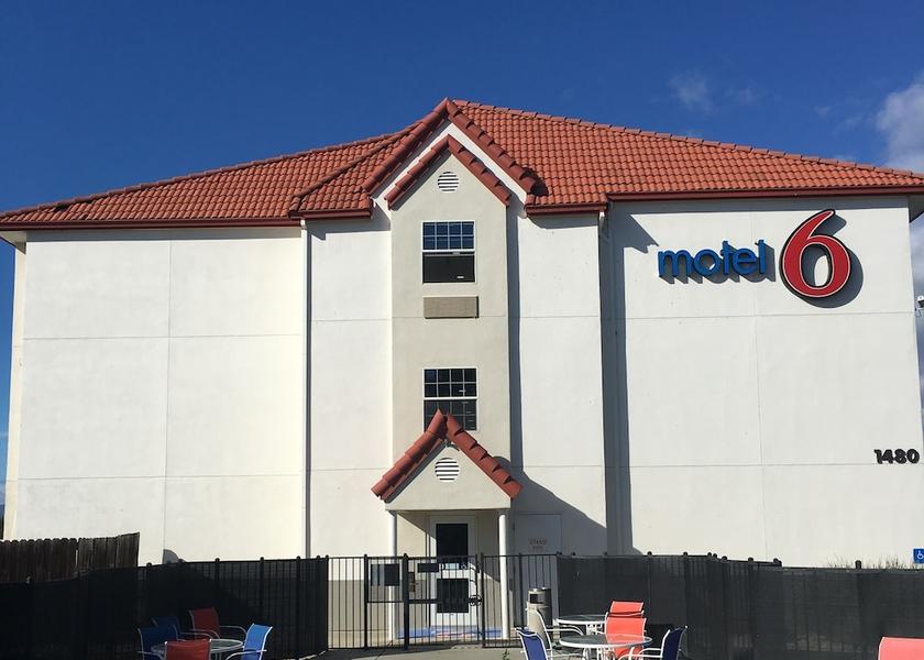 California Dixon Facade