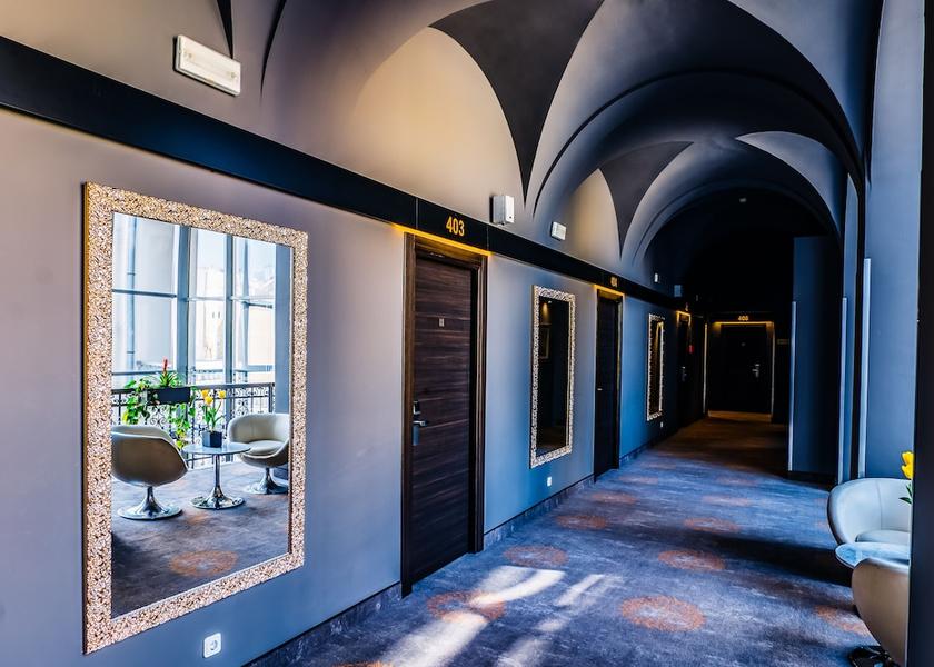  Budapest Interior detail