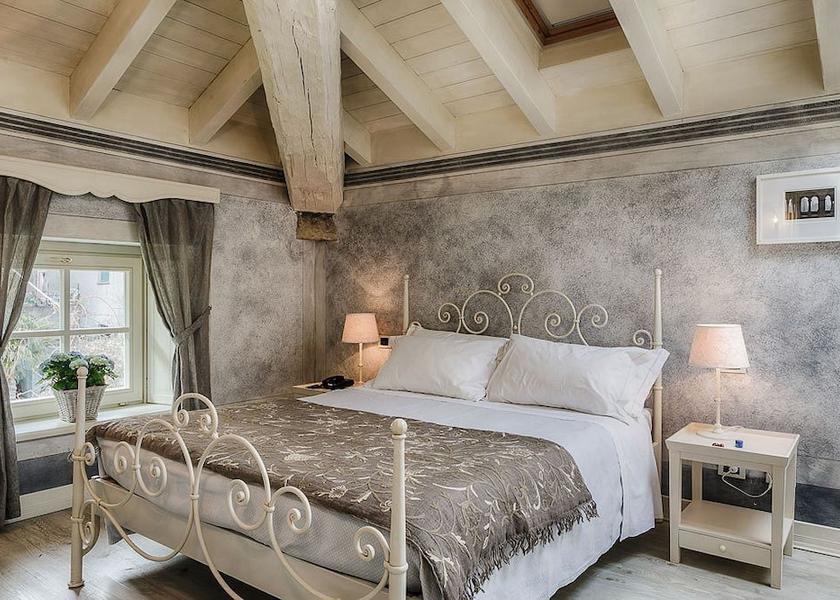 Lombardy Laglio Room