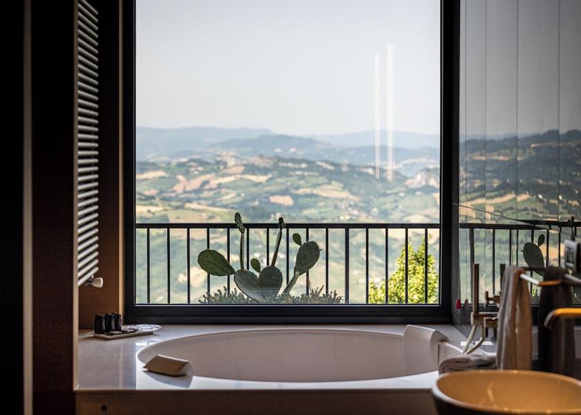 San Marino Deep soaking bathtub