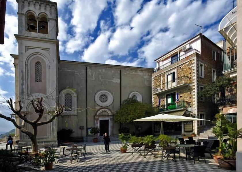 Sicily Castelmola Outdoor dining