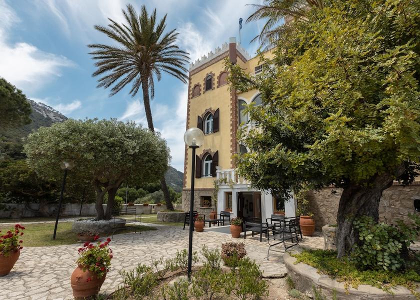 Tuscany Isola del Giglio Garden