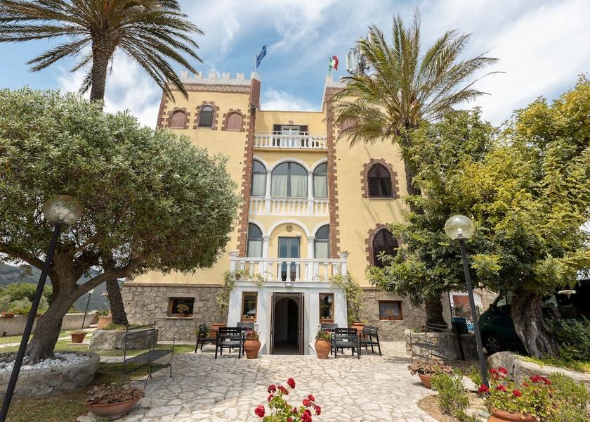 Tuscany Isola del Giglio Front of property