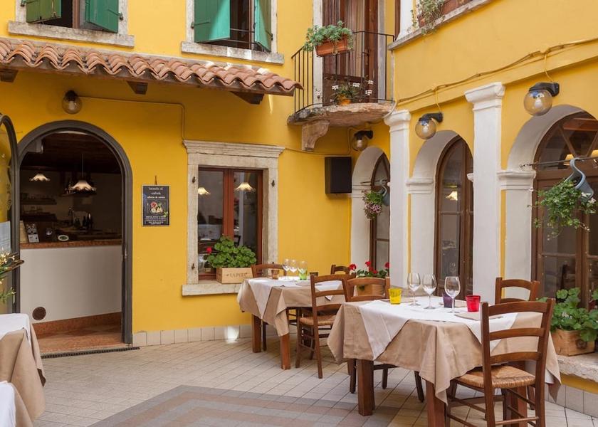 Veneto Caprino Veronese Restaurant