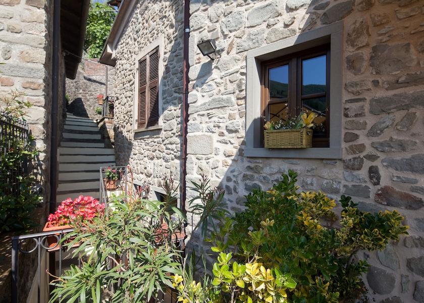 Tuscany Mulazzo Exterior detail