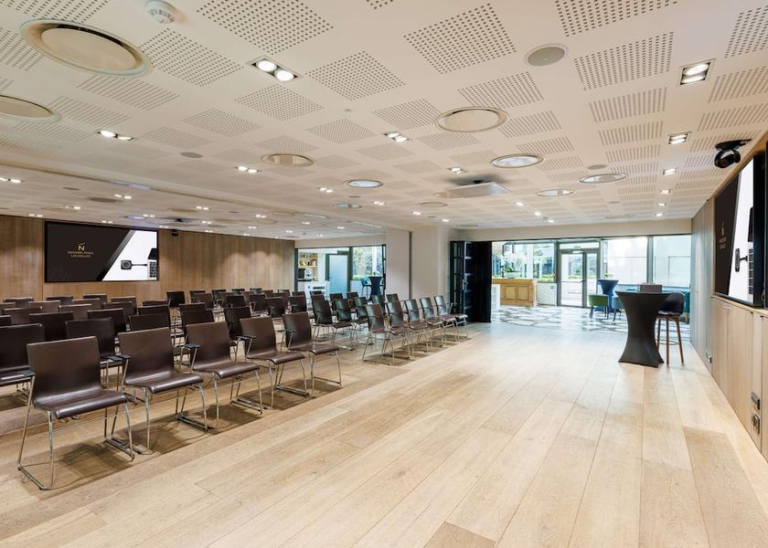 Ile-de-France Paris Meeting Room