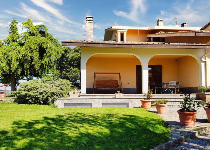 Lazio Bolsena Exterior Detail