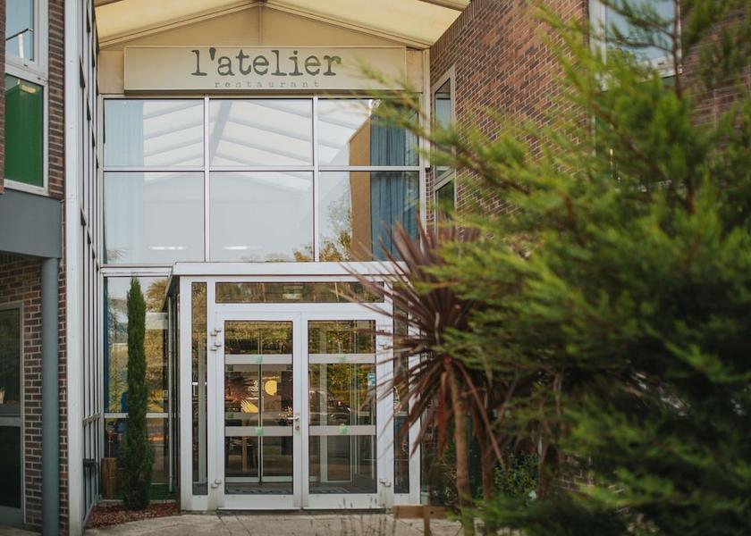 Ile-de-France Lisses Exterior Detail