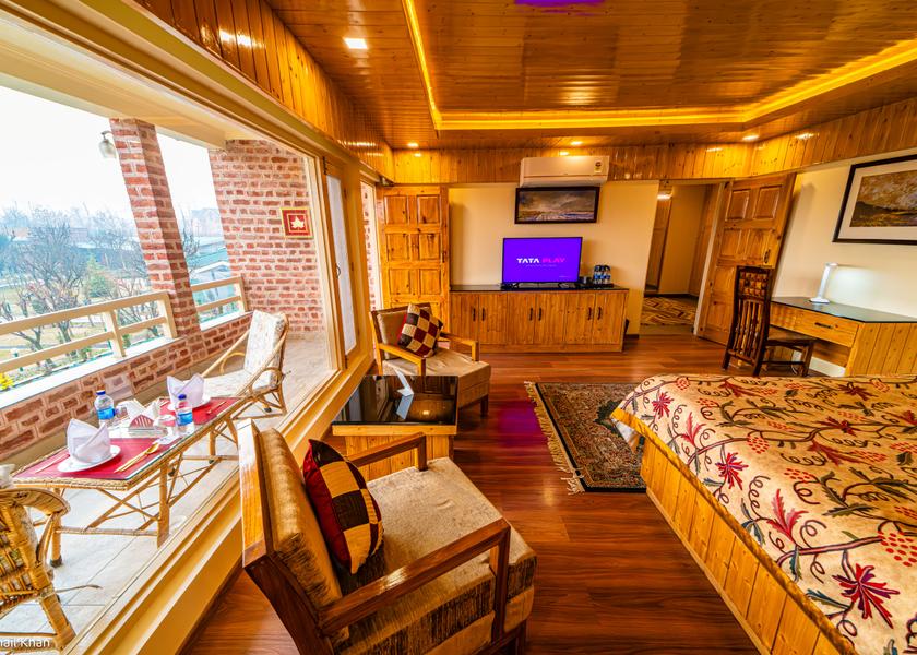 Jammu and Kashmir Srinagar Luxury Premium Suite