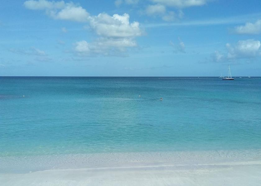 Holetown Beach