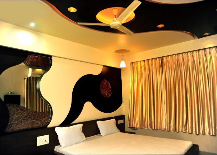 Gujarat Nadiad Club Room