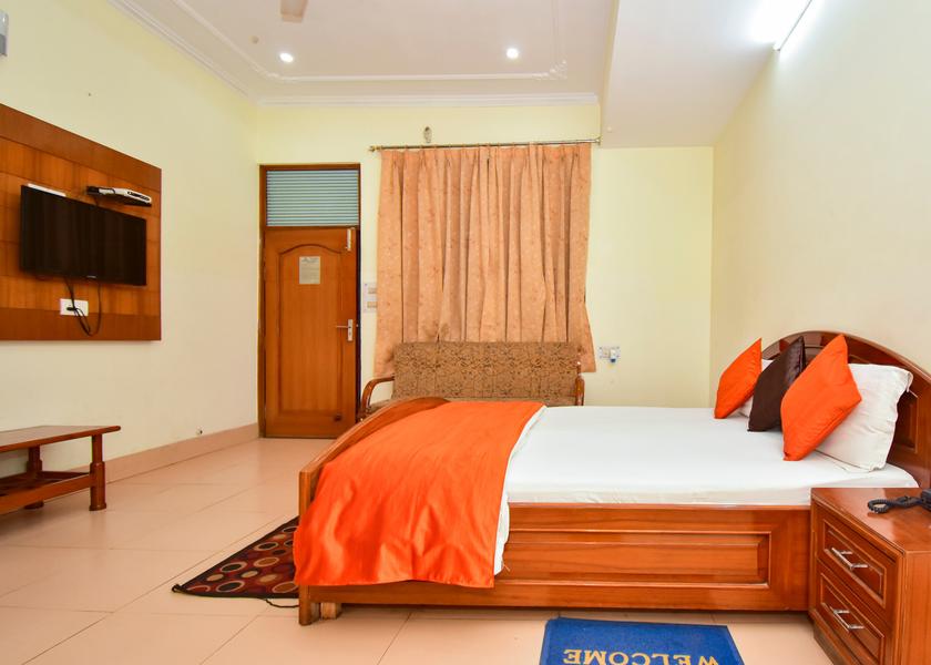 Uttar Pradesh Vrindavan Deluxe Room