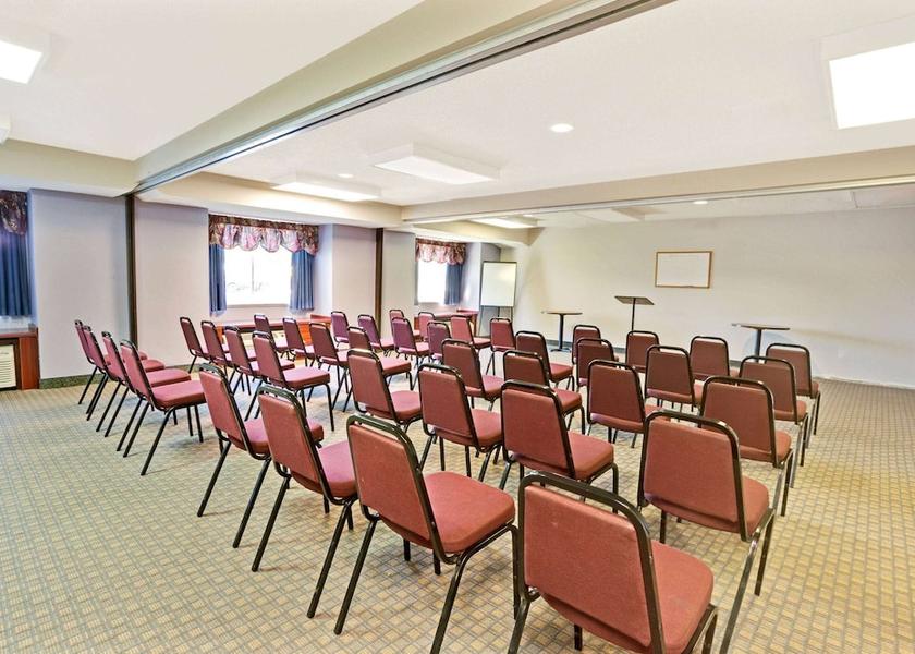 Michigan Roseville Meeting Room