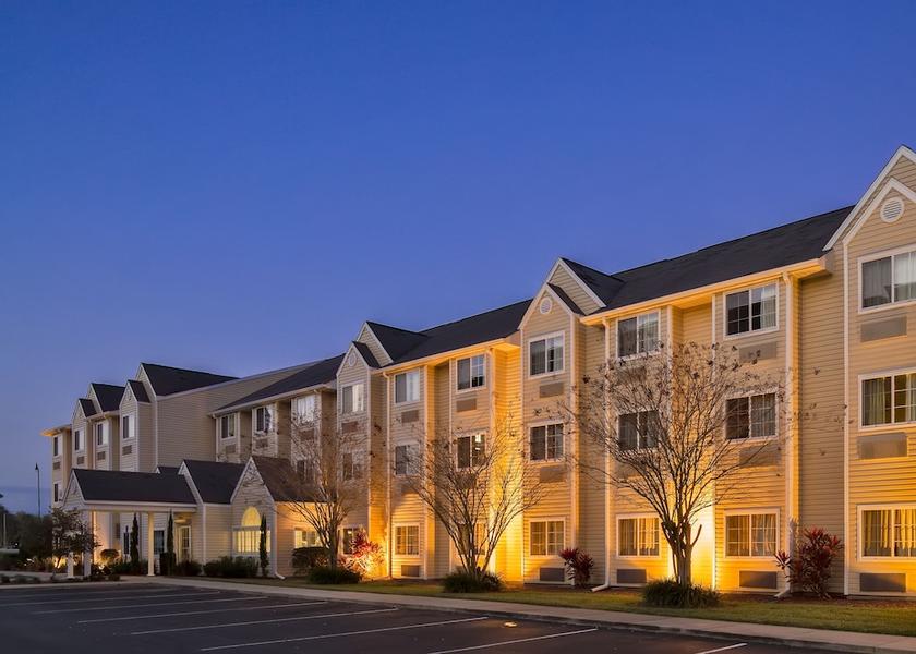 Florida Leesburg Facade