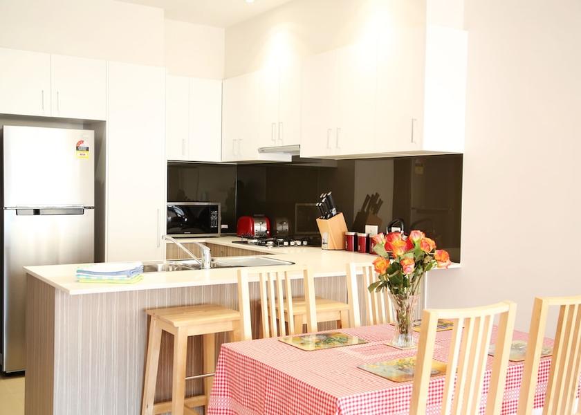 Victoria Melbourne In-Room Dining