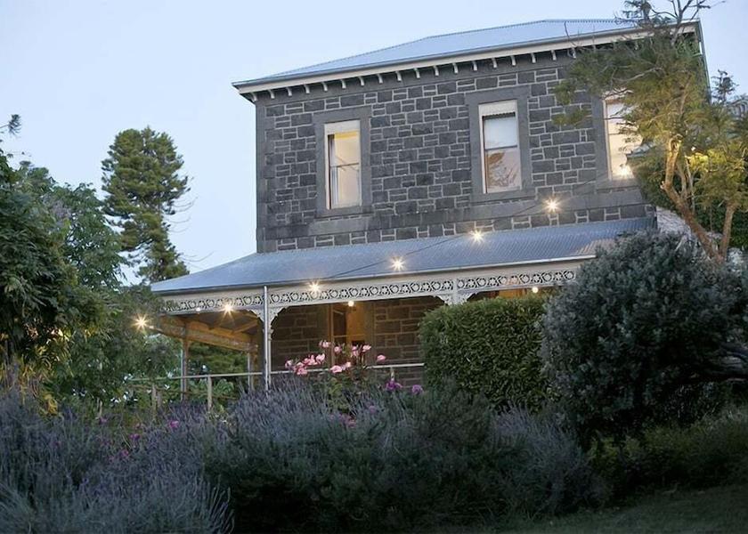 Victoria Warncoort Exterior Detail