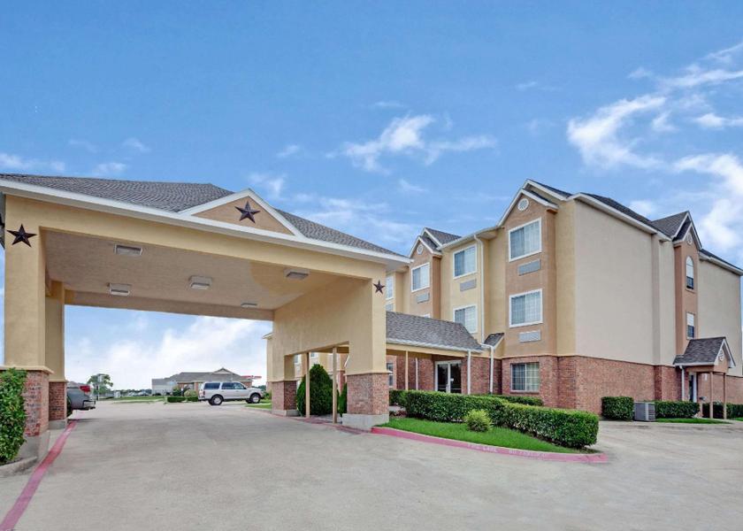 Texas Mesquite Hotel Exterior