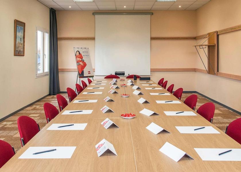 Normandy Falaise Meeting Room