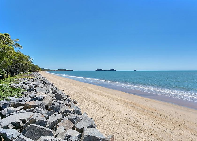 Queensland Cairns Beach