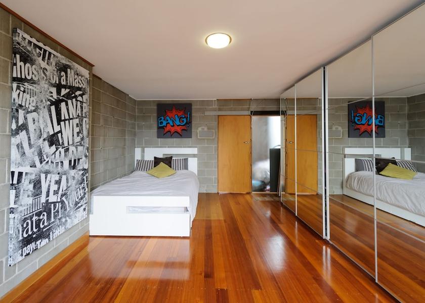 Victoria Melbourne Room