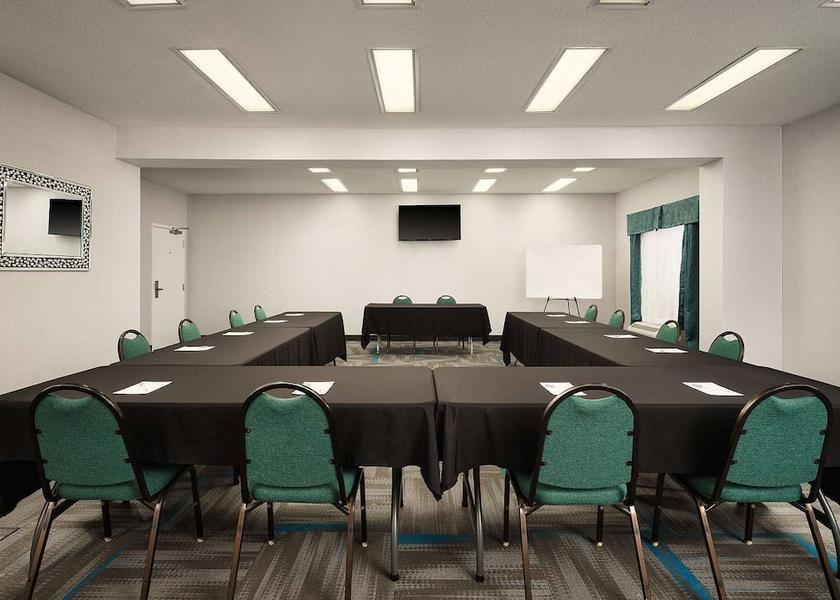 Louisiana Covington Meeting Room
