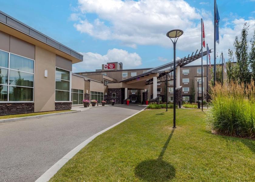 Alberta Leduc Exterior